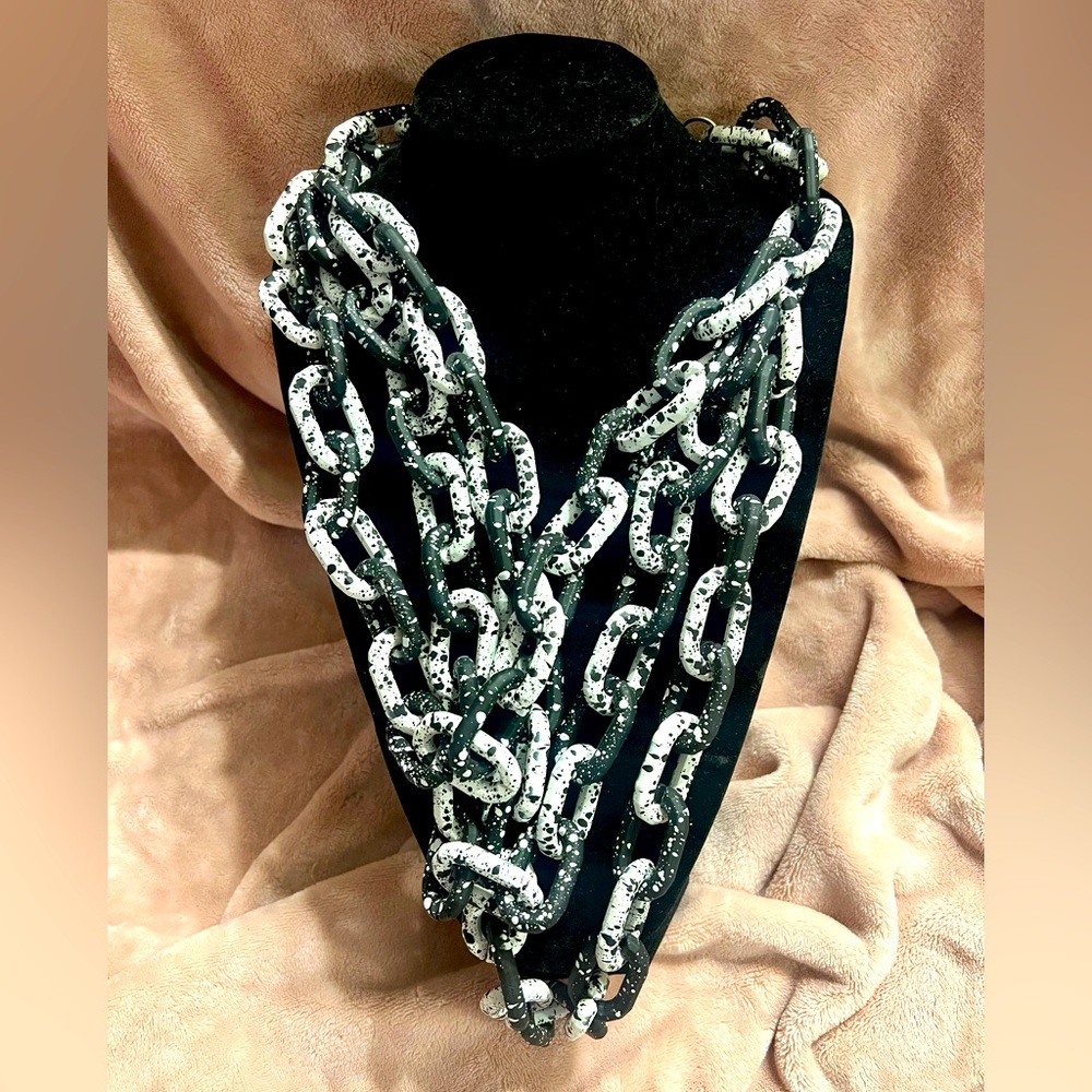 Sassy Jones Chain Link Zaria Necklace (Black and White Speckled)